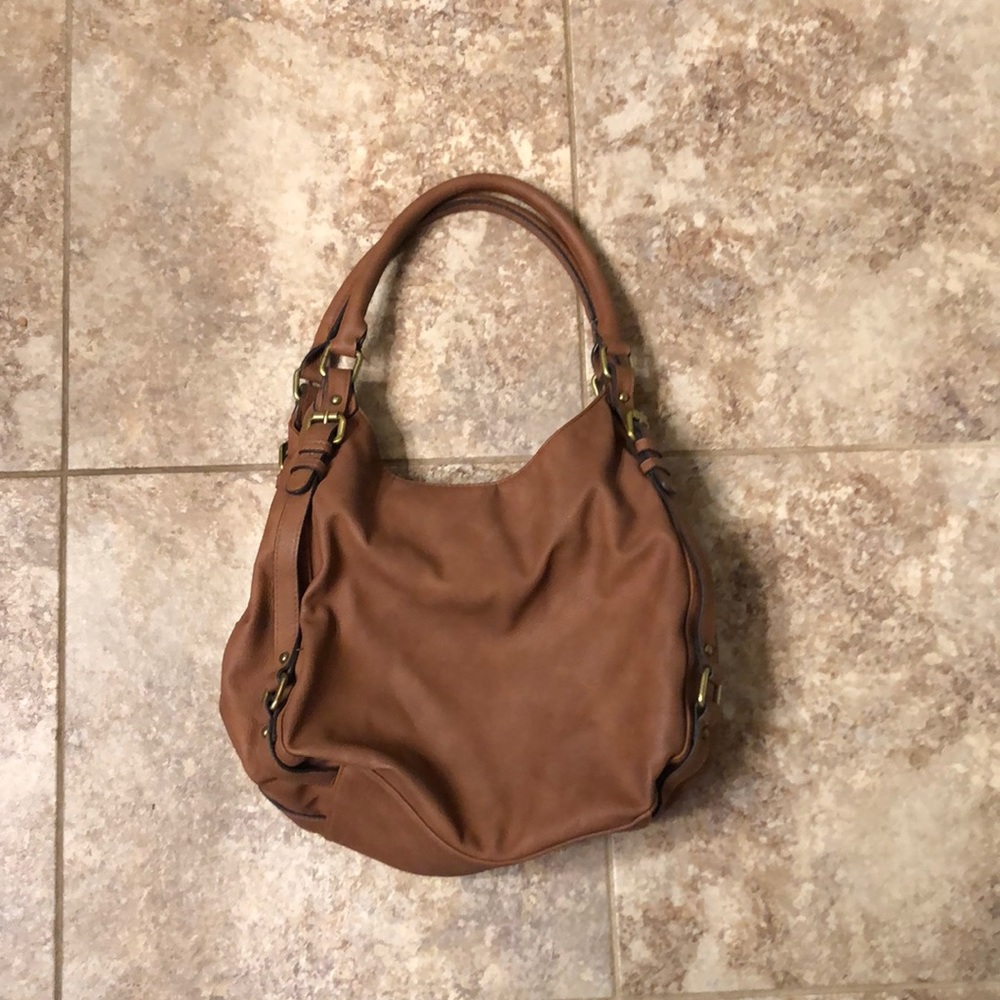 Super cute off the shoulder brown day purse!!
